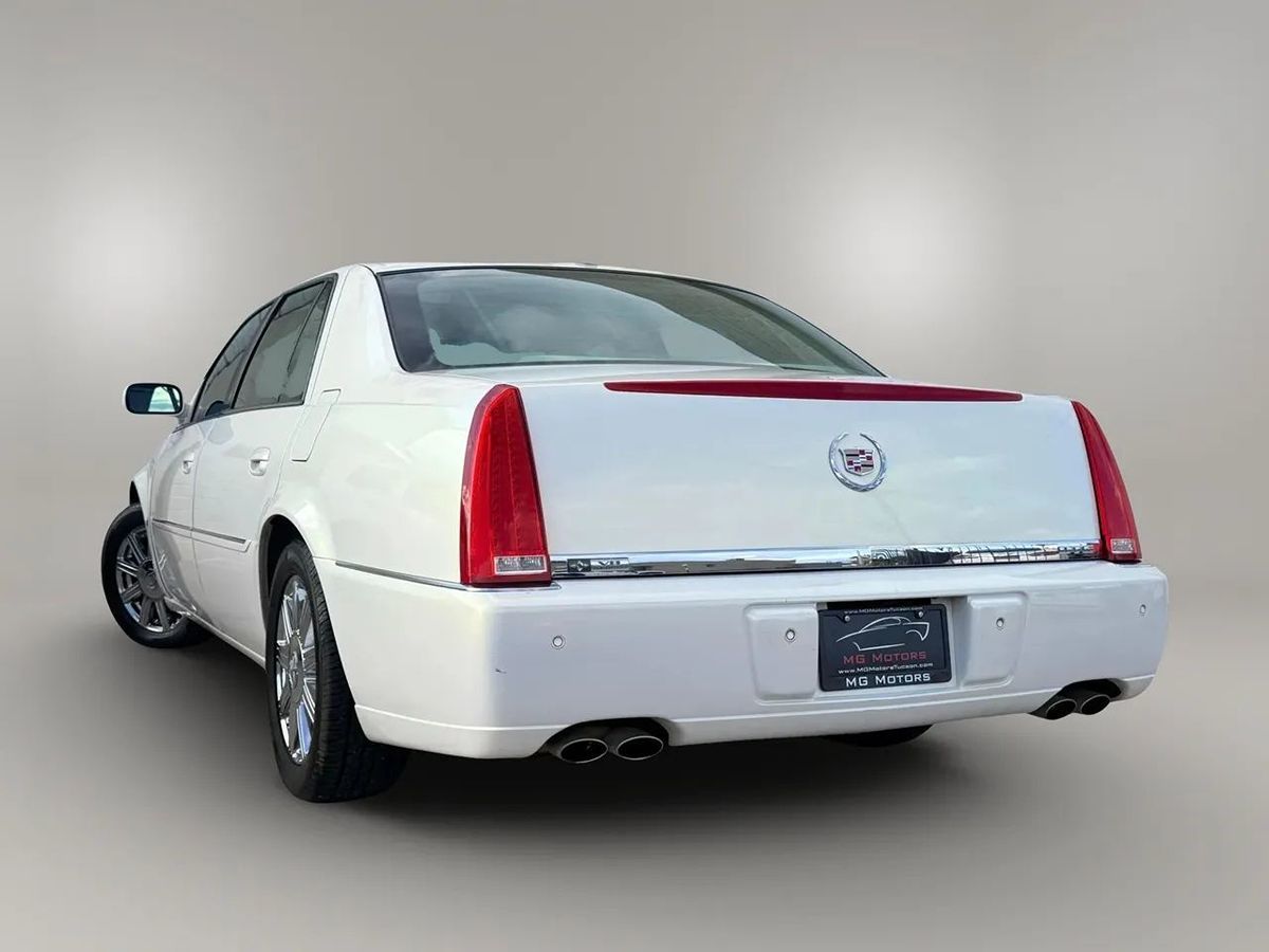 2007 Cadillac DTS Luxury II photo 17