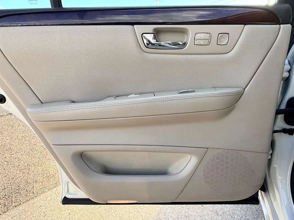 2007 Cadillac DTS Luxury II photo 43