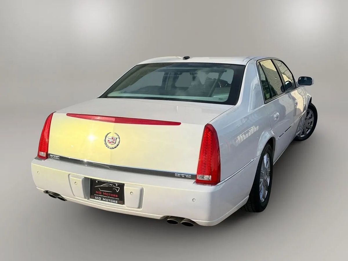 2007 Cadillac DTS Luxury II photo 16
