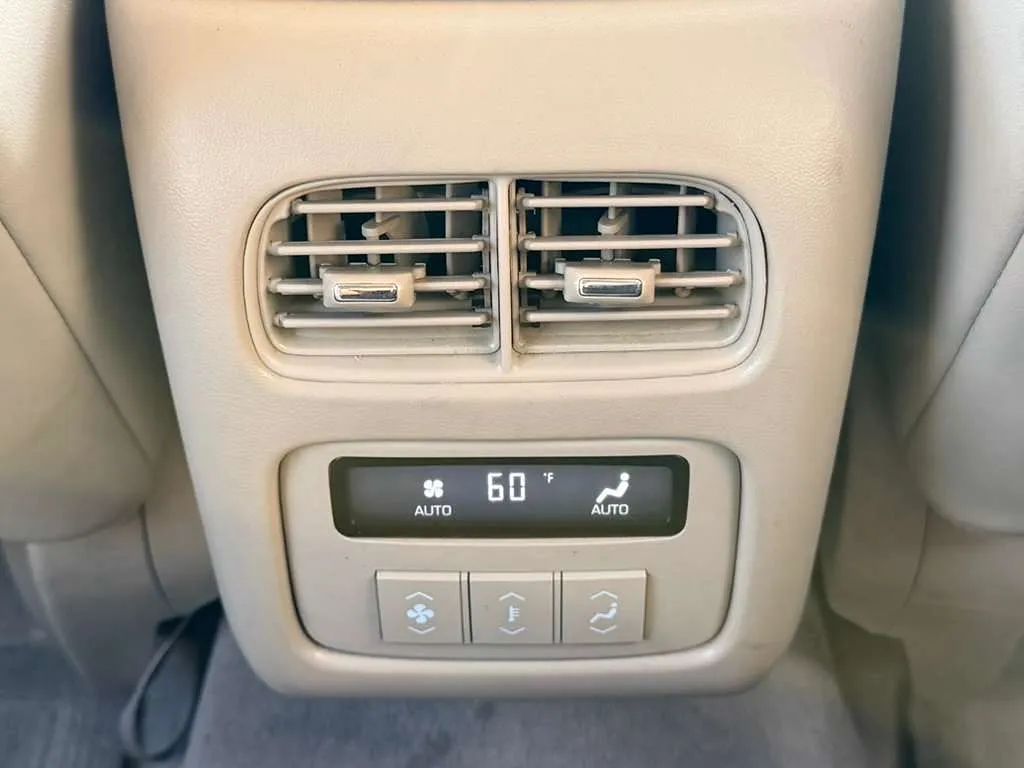 2007 Cadillac DTS Luxury II photo 46
