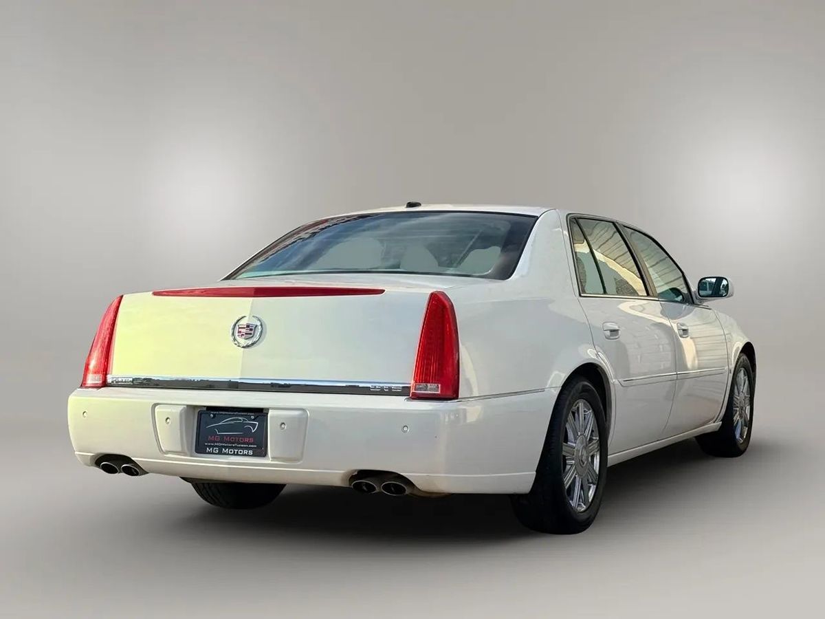 2007 Cadillac DTS Luxury II photo 24