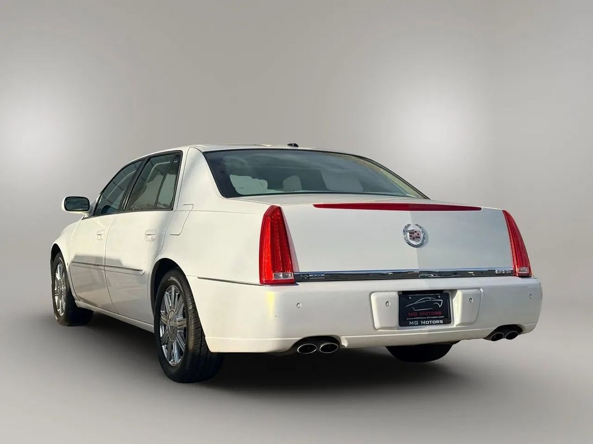 2007 Cadillac DTS Luxury II photo 25