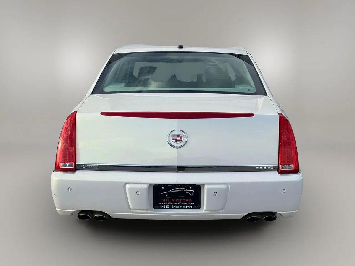 2007 Cadillac DTS Luxury II photo 13