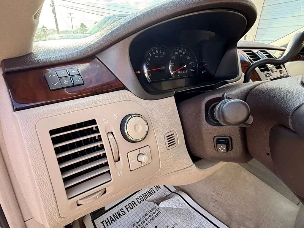2007 Cadillac DTS Luxury II photo 29