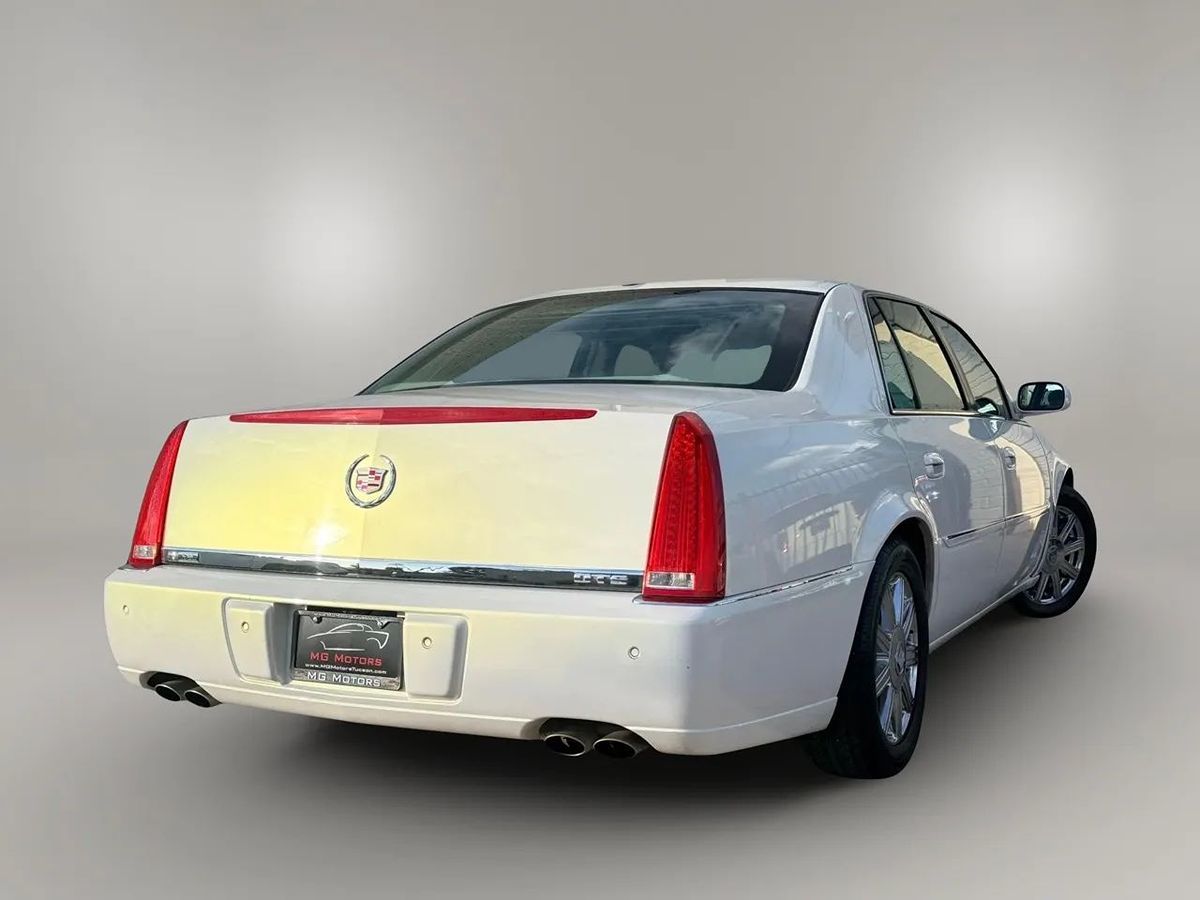 2007 Cadillac DTS Luxury II photo 18