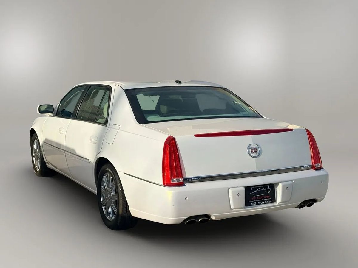 2007 Cadillac DTS Luxury II photo 21
