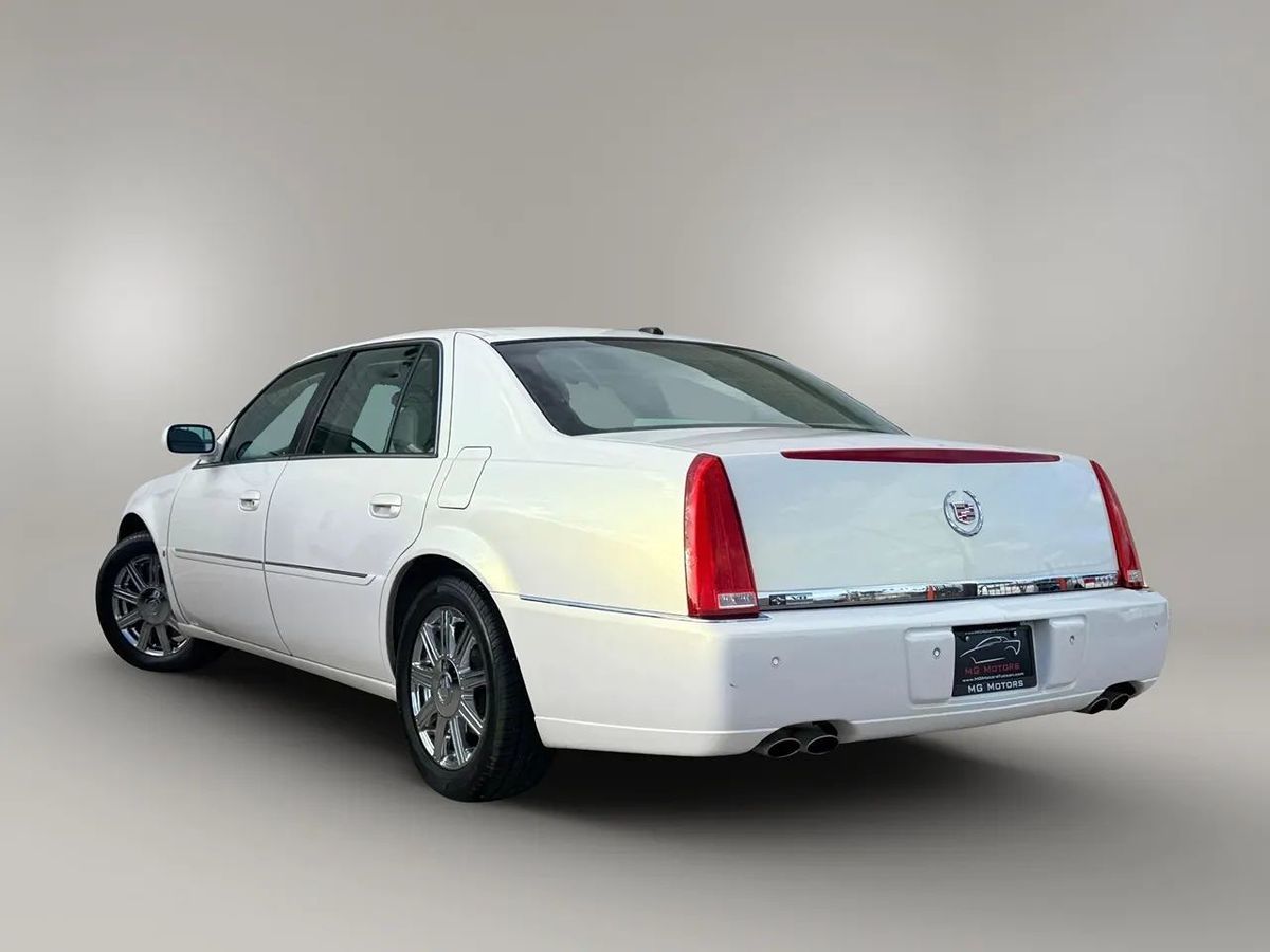 2007 Cadillac DTS Luxury II photo 23