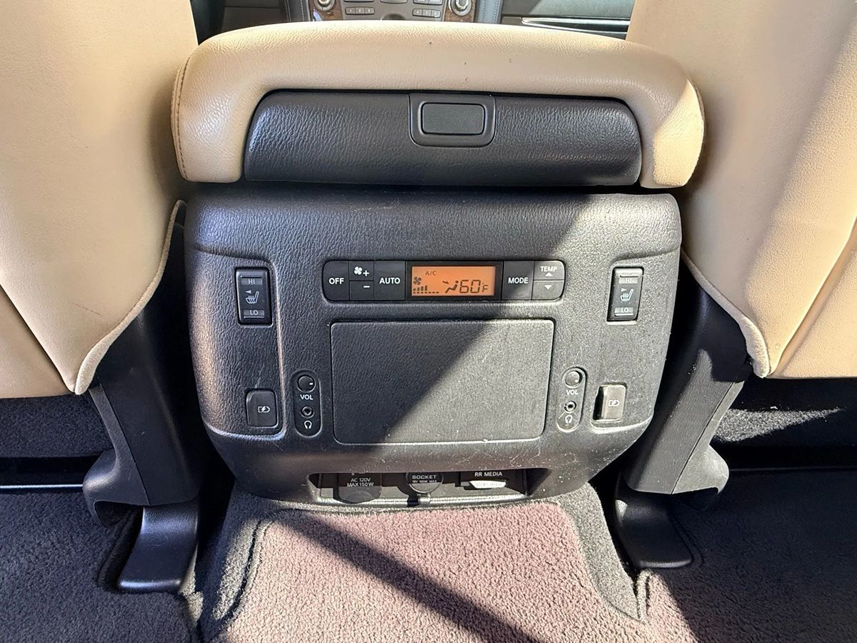 2018 Nissan Armada Platinum photo 40