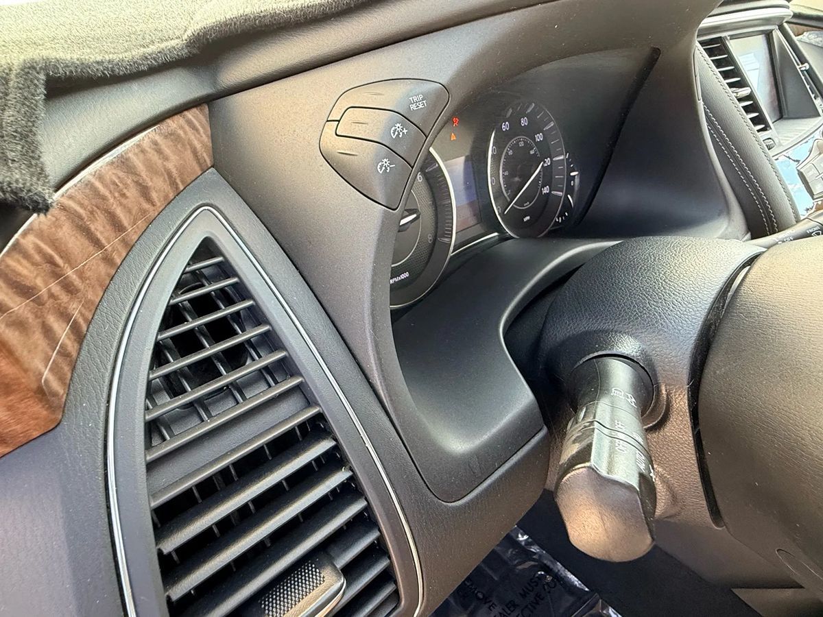 2018 Nissan Armada Platinum photo 25