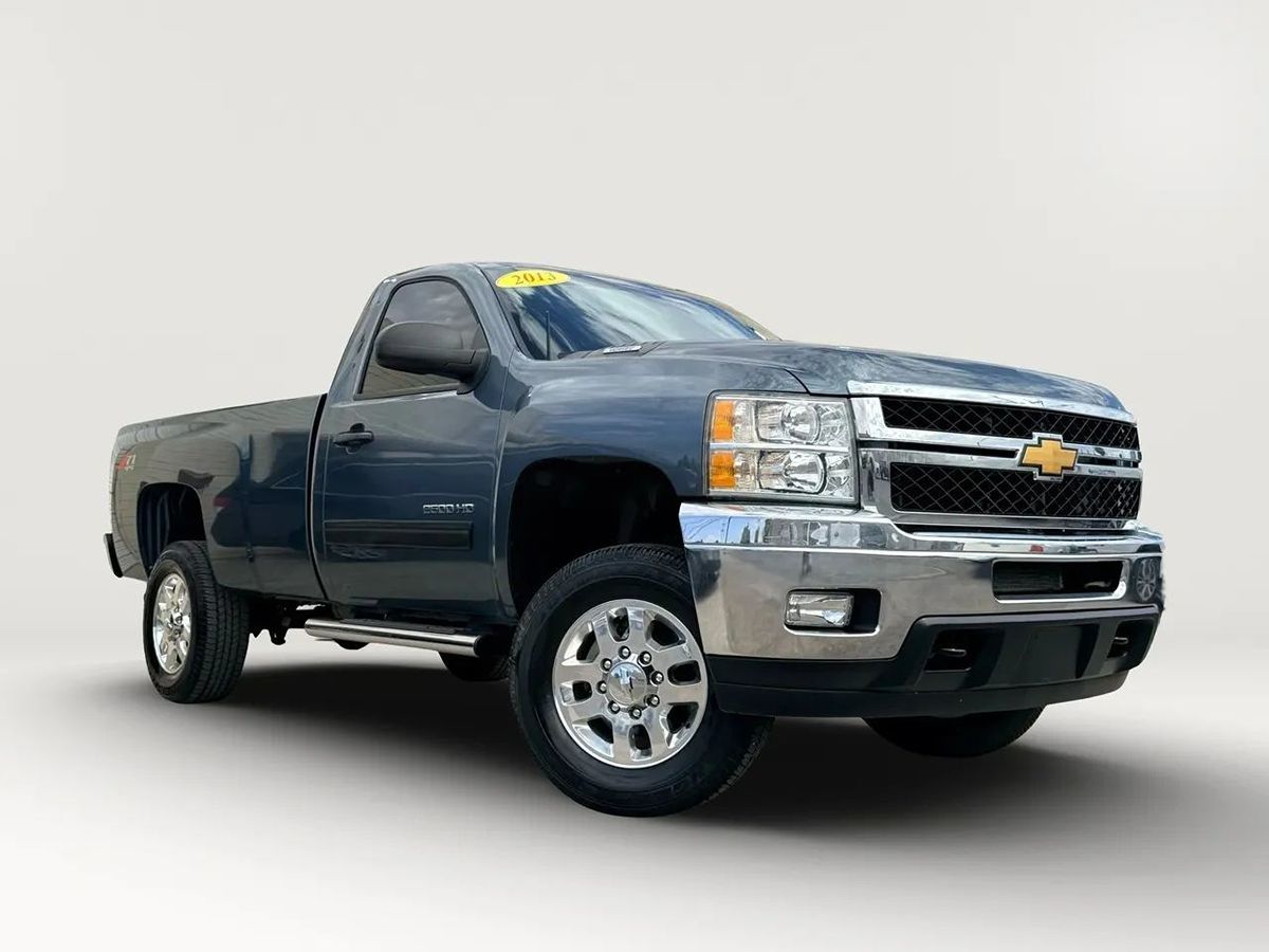 2013 Chevrolet Silverado 2500HD LT photo 2