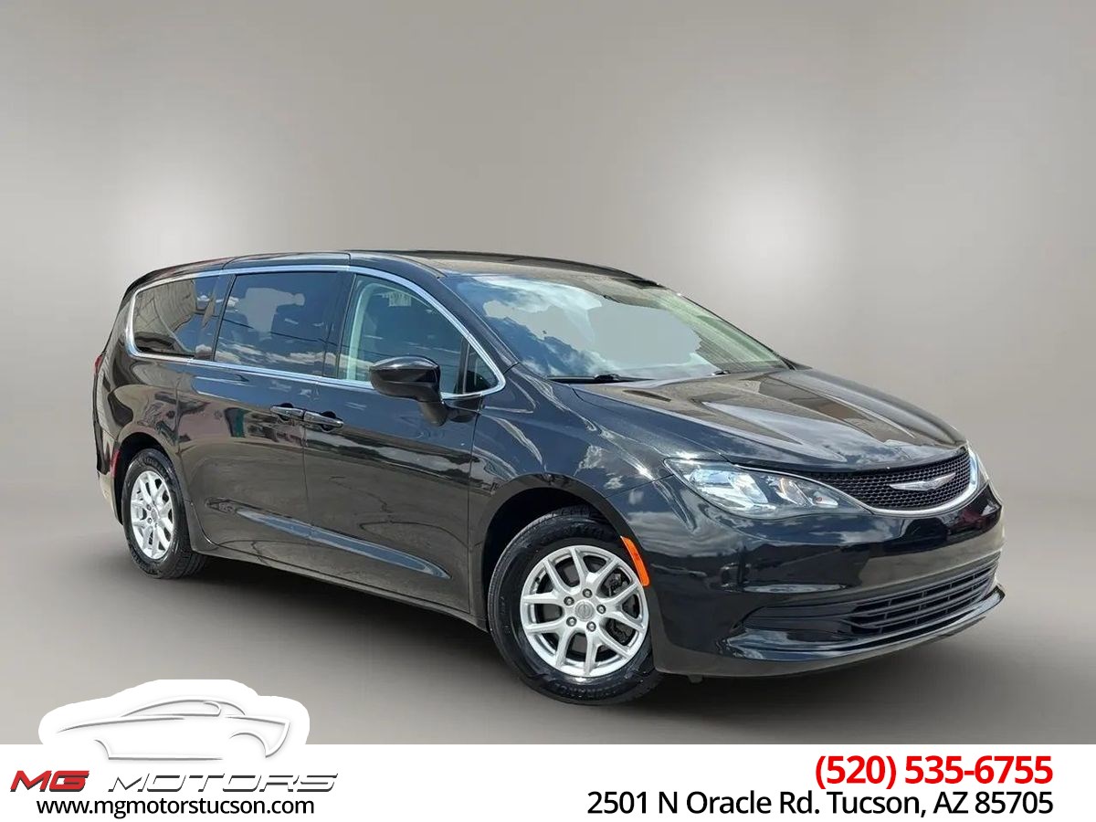 2018 Chrysler Pacifica Touring's photo