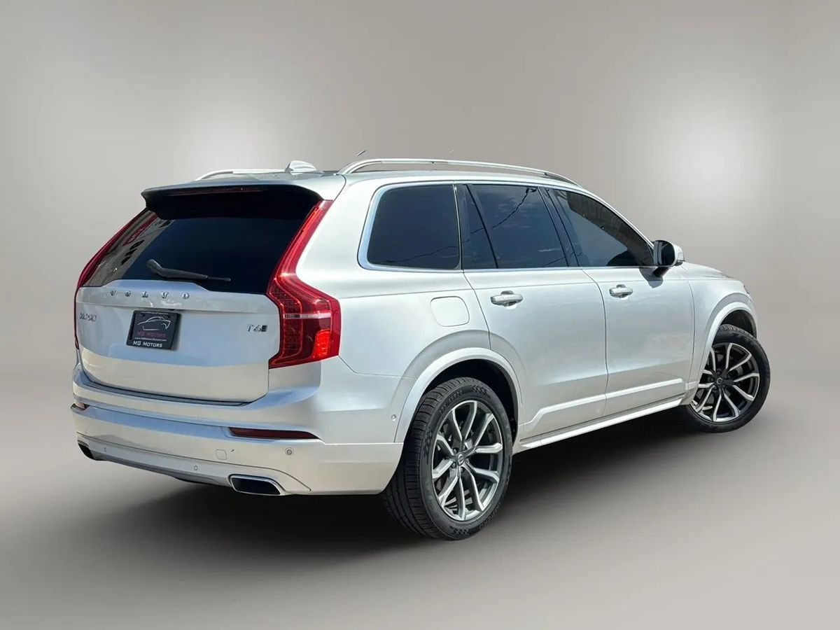 Photo 21 of this Volvo XC90