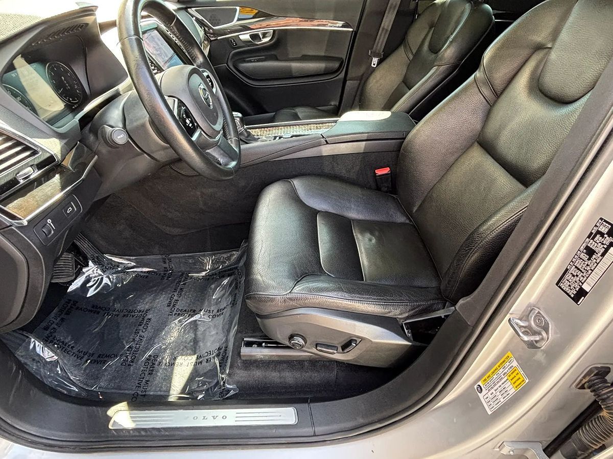 Photo 31 of this Volvo XC90