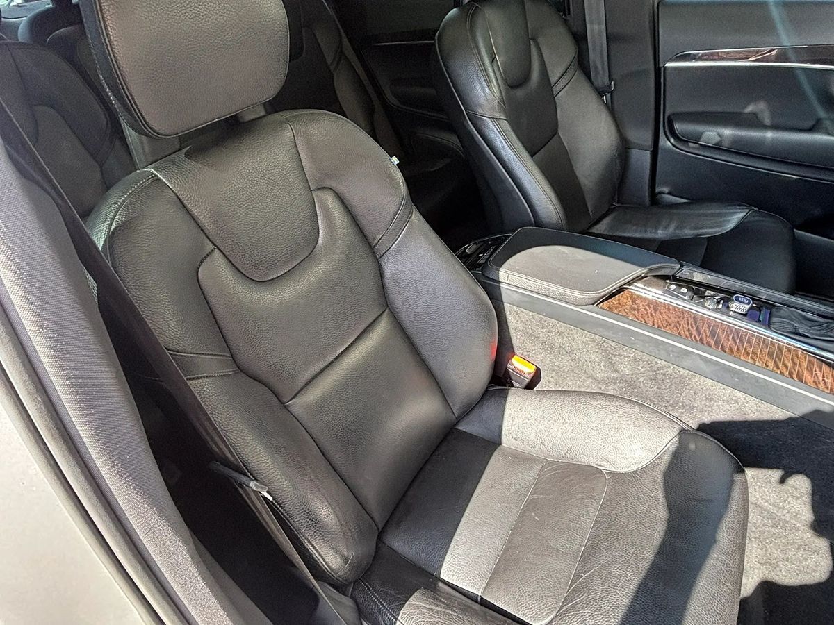 Photo 36 of this Volvo XC90