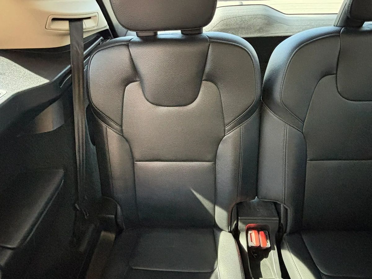 Photo 43 of this Volvo XC90