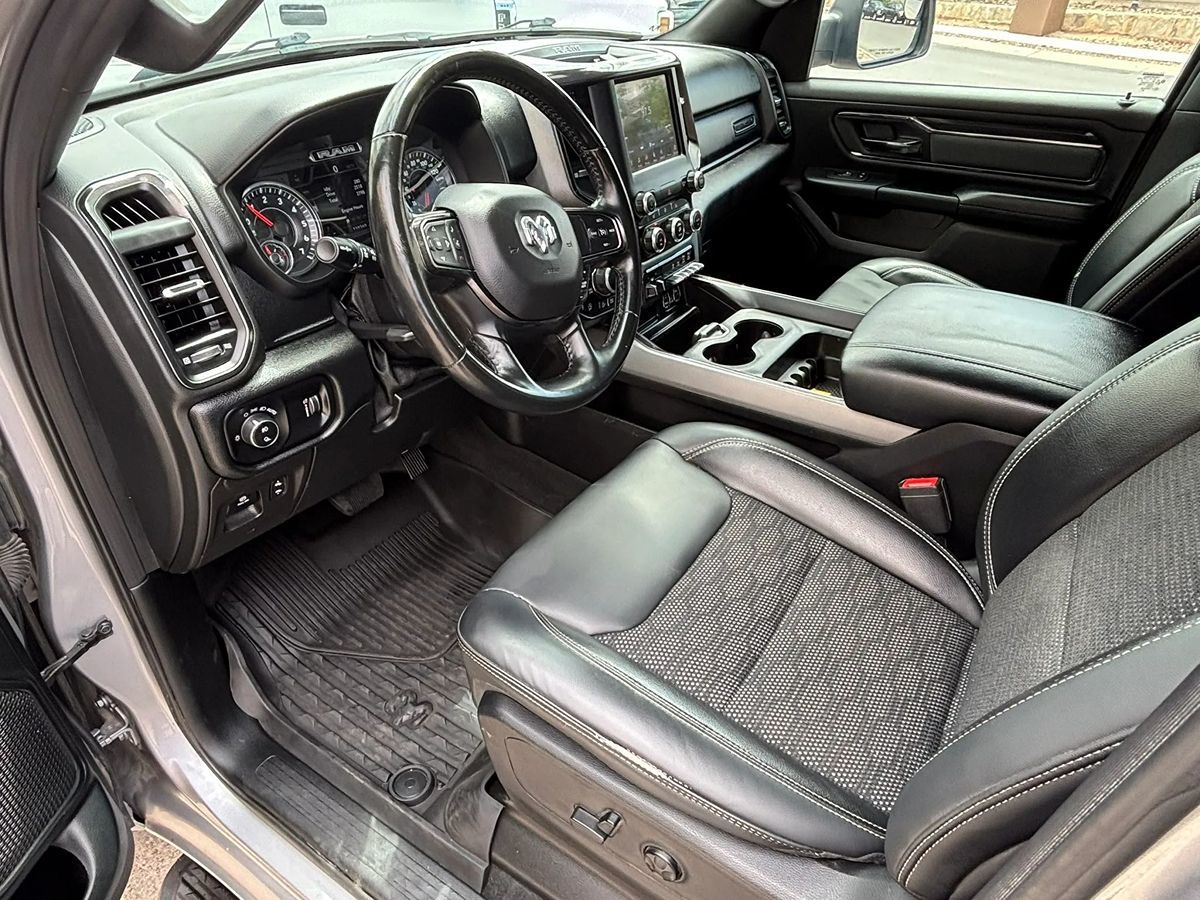 Photo 30 of this Ram 1500