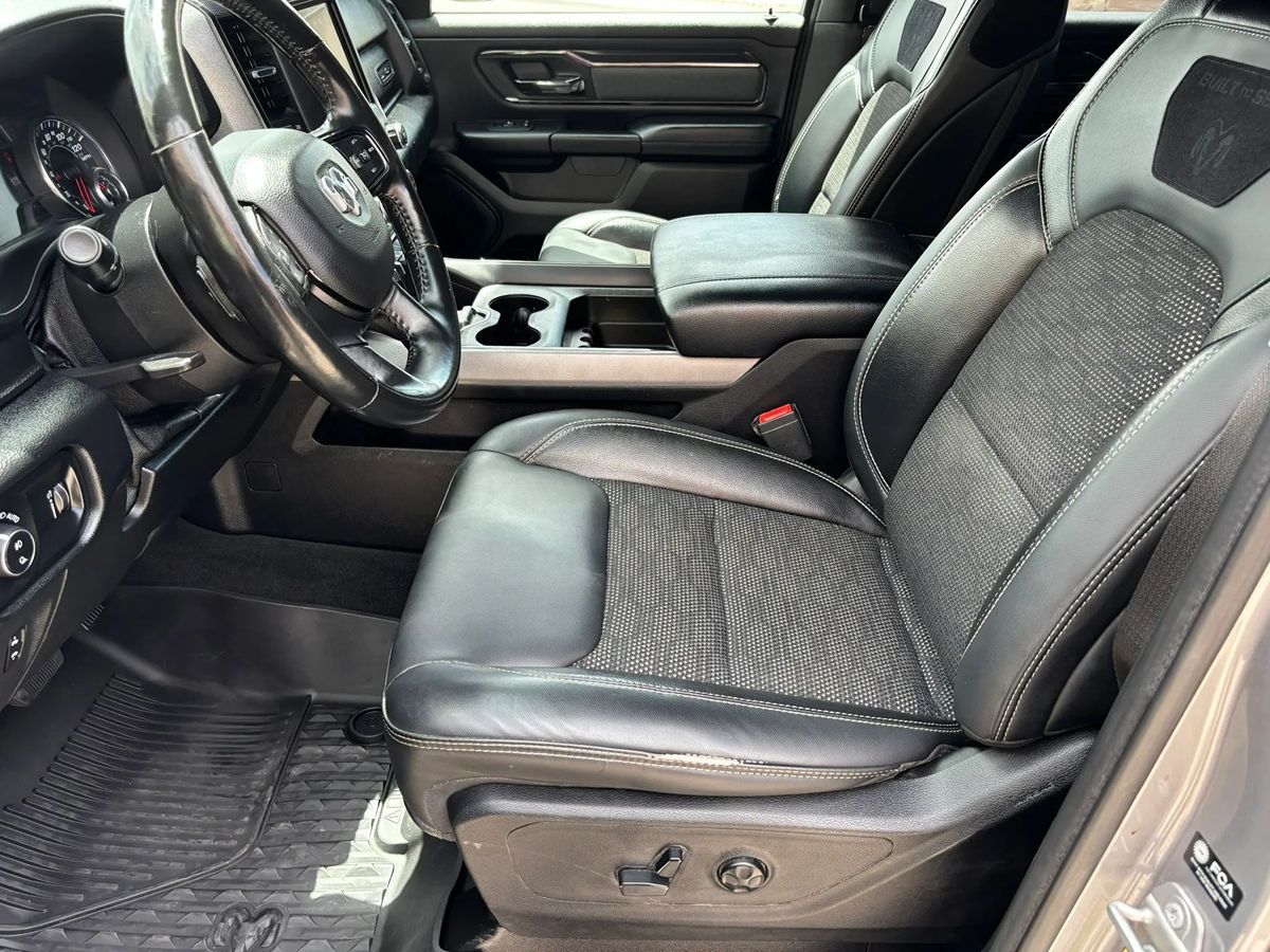 Photo 33 of this Ram 1500