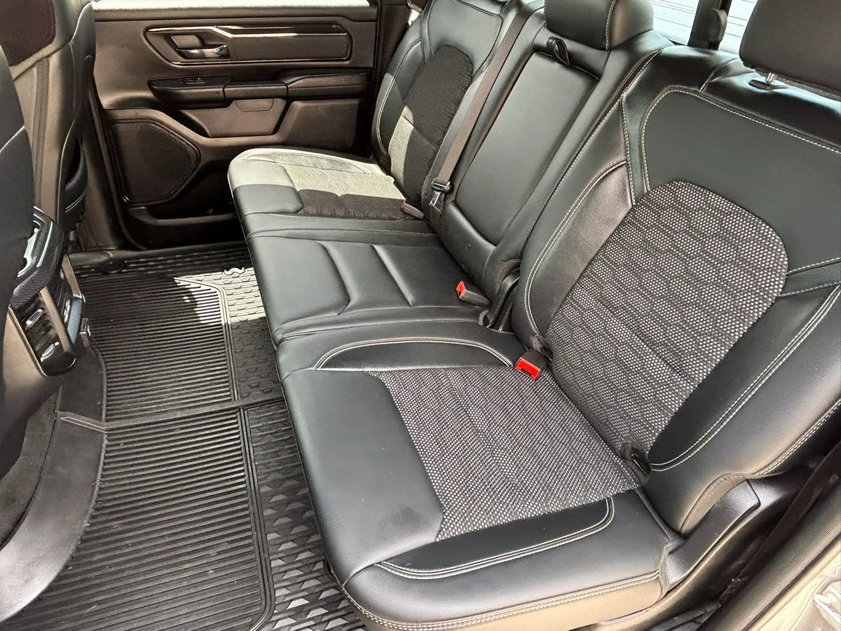 Photo 36 of this Ram 1500