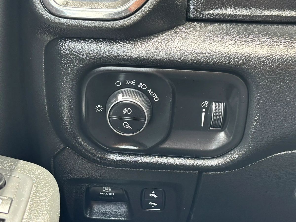 Photo 50 of this Ram 1500