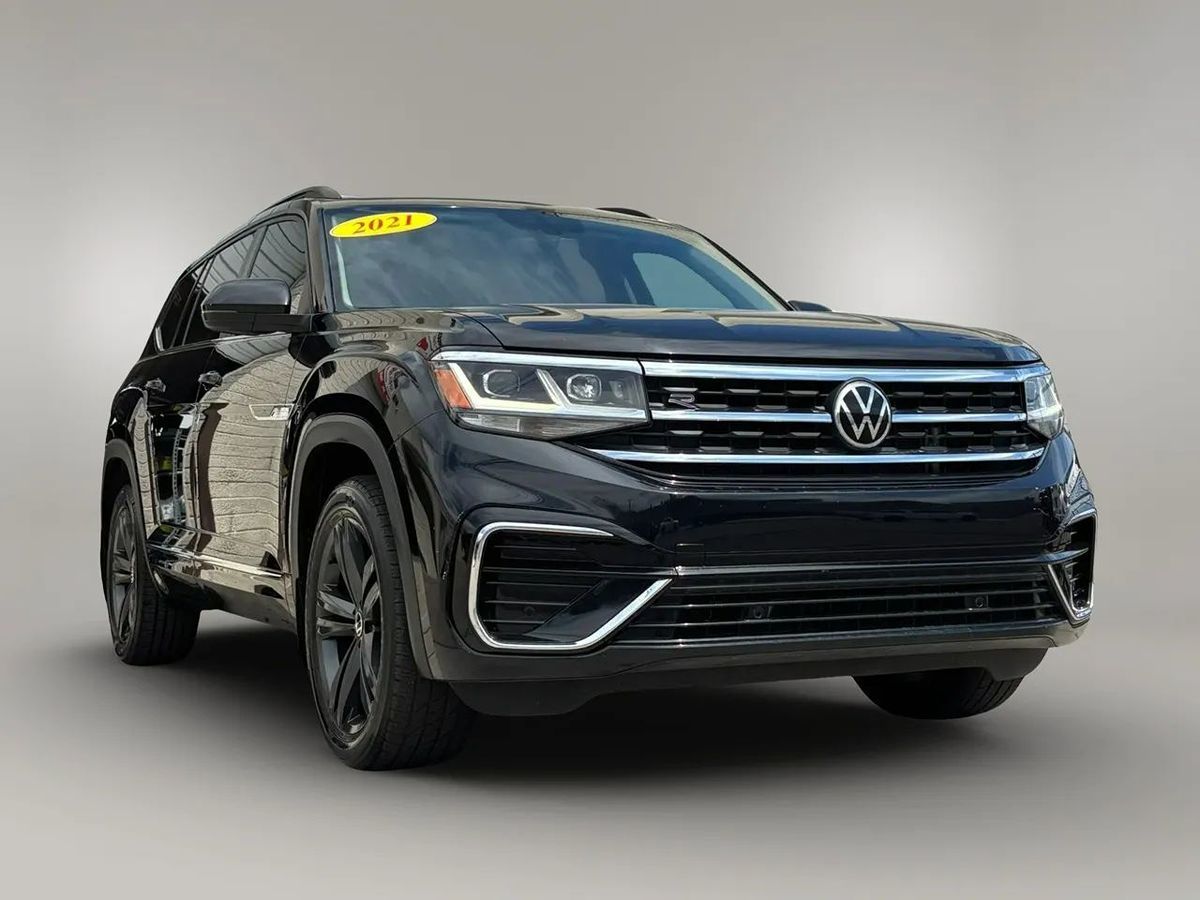 Photo 3 of this Volkswagen Atlas