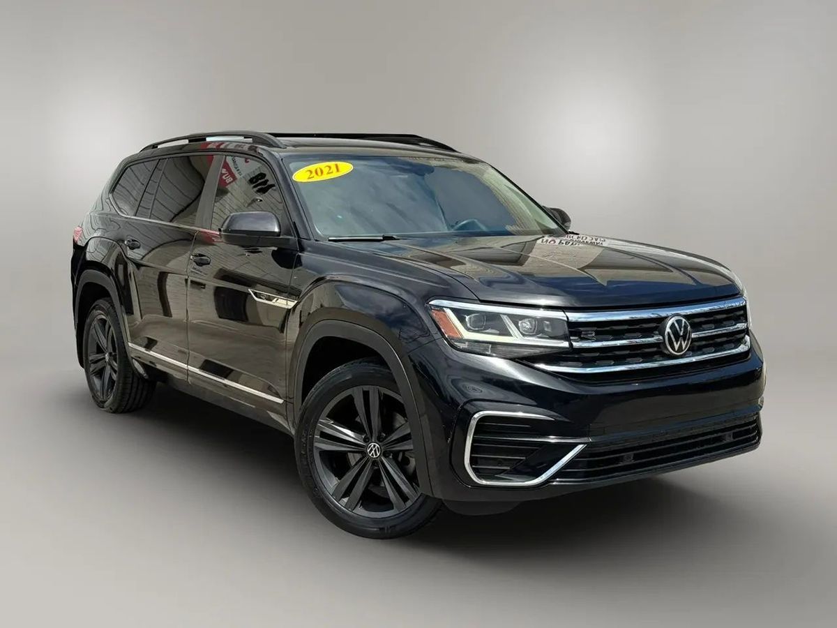Photo 2 of this Volkswagen Atlas