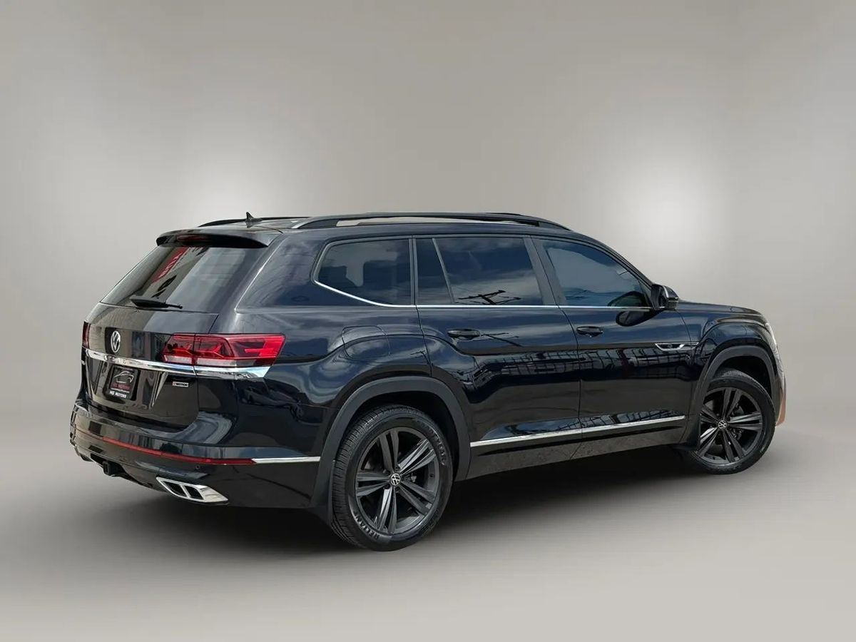 Photo 21 of this Volkswagen Atlas