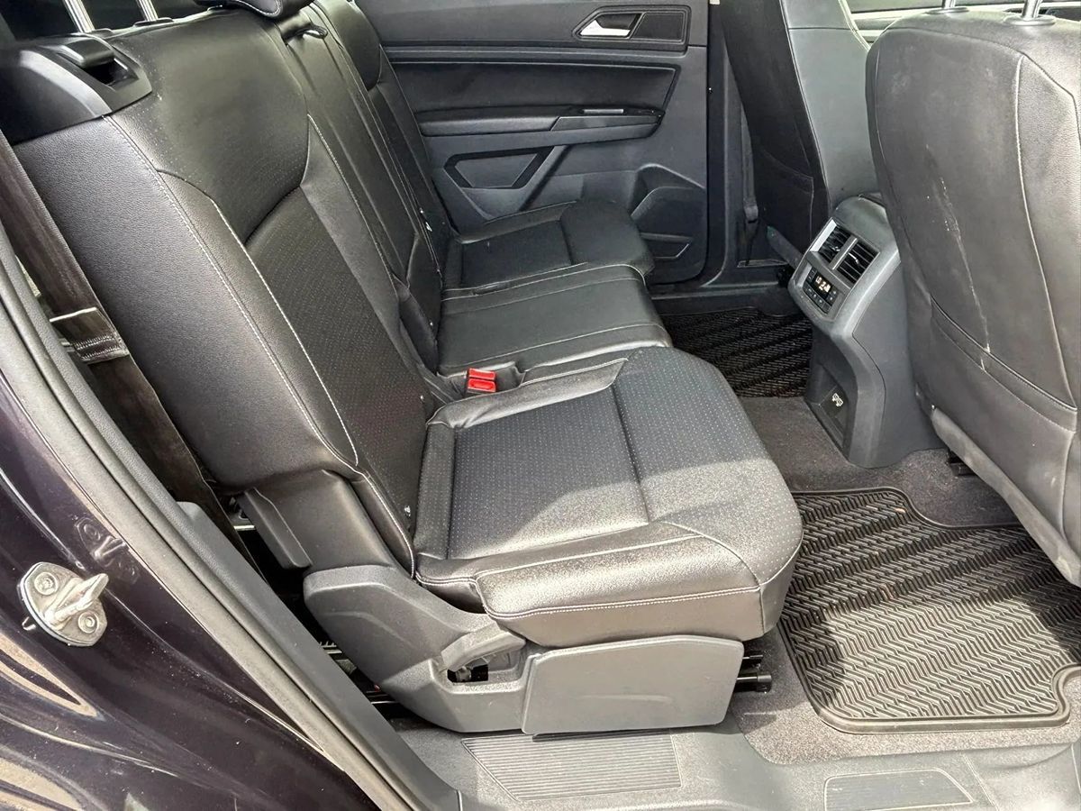 Photo 34 of this Volkswagen Atlas