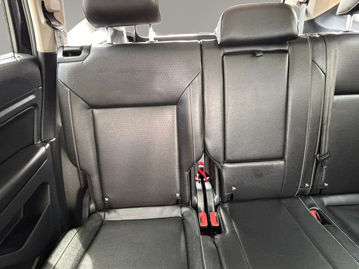 Photo 37 of this Volkswagen Atlas