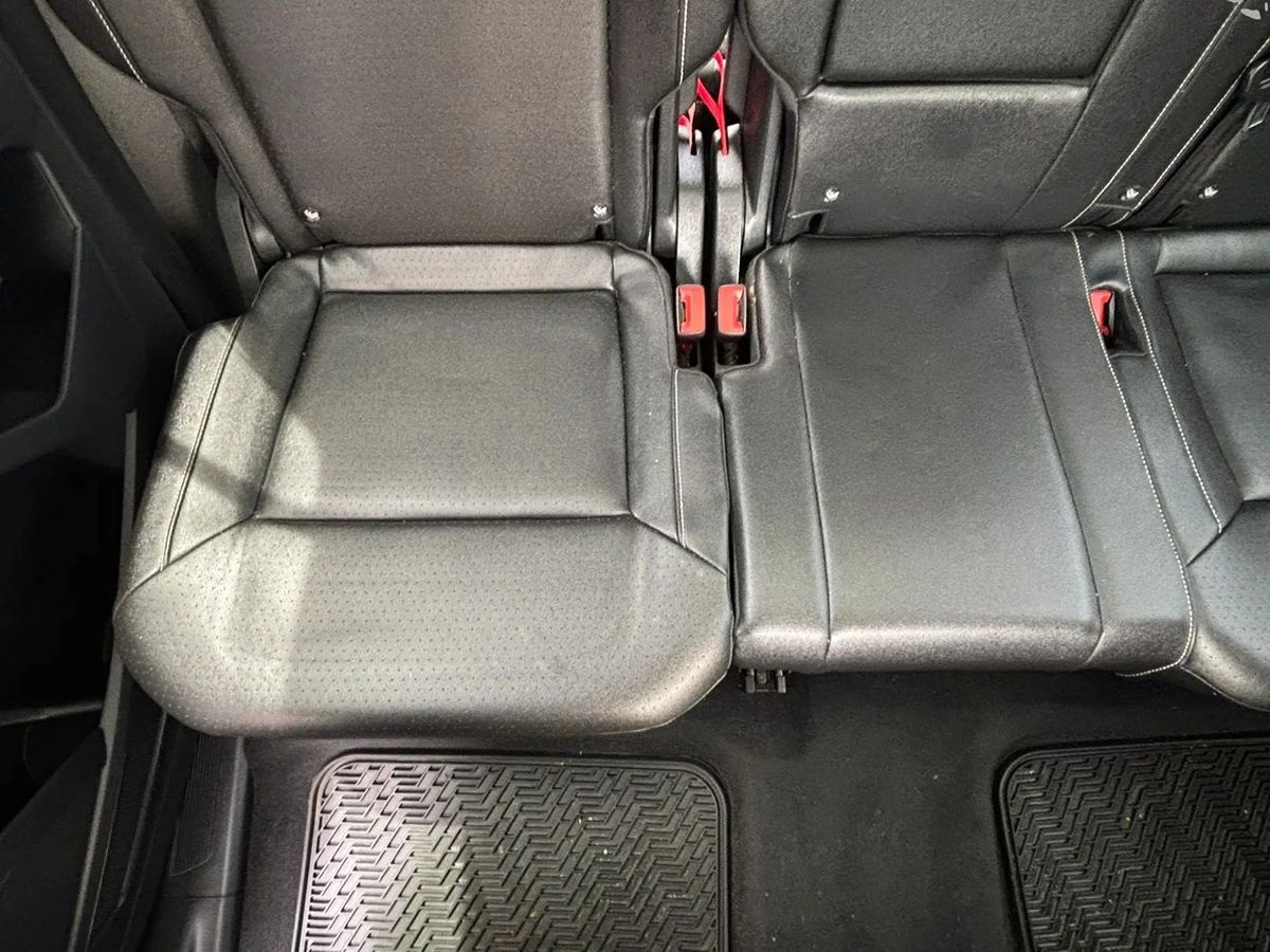 Photo 40 of this Volkswagen Atlas