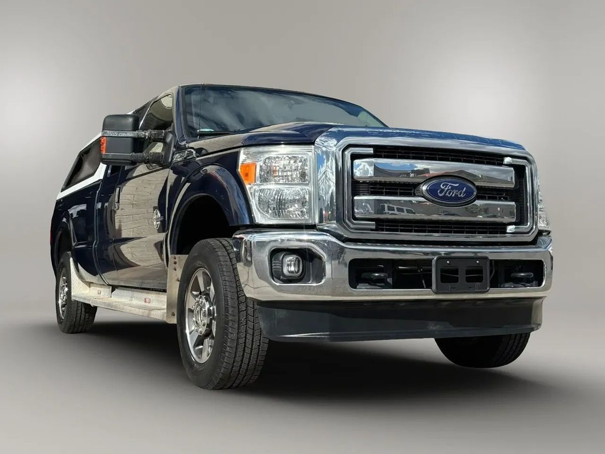 Photo 2 of this Ford Super Duty F-250 SRW