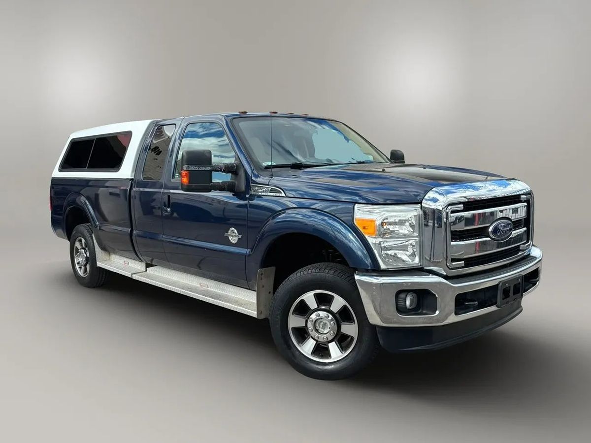 Photo 3 of this Ford Super Duty F-250 SRW