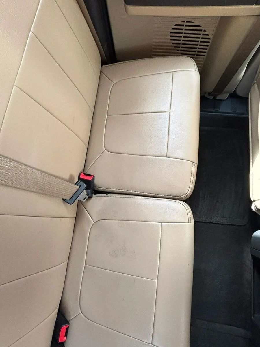 Photo 38 of this Ford Super Duty F-250 SRW