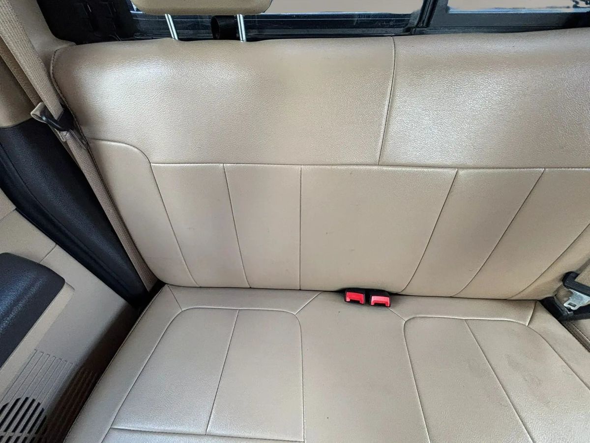 Photo 40 of this Ford Super Duty F-250 SRW