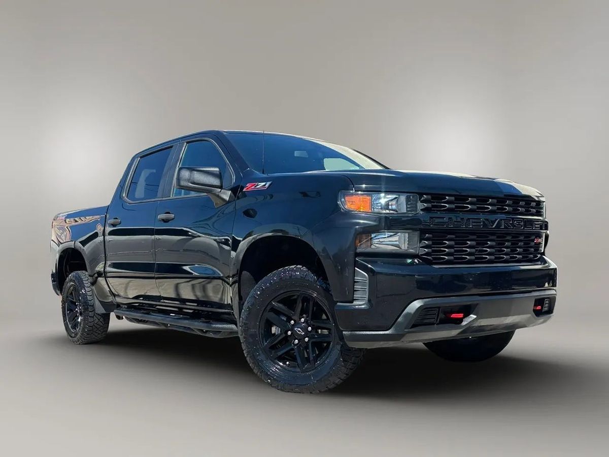 Photo 2 of this Chevrolet Silverado 1500