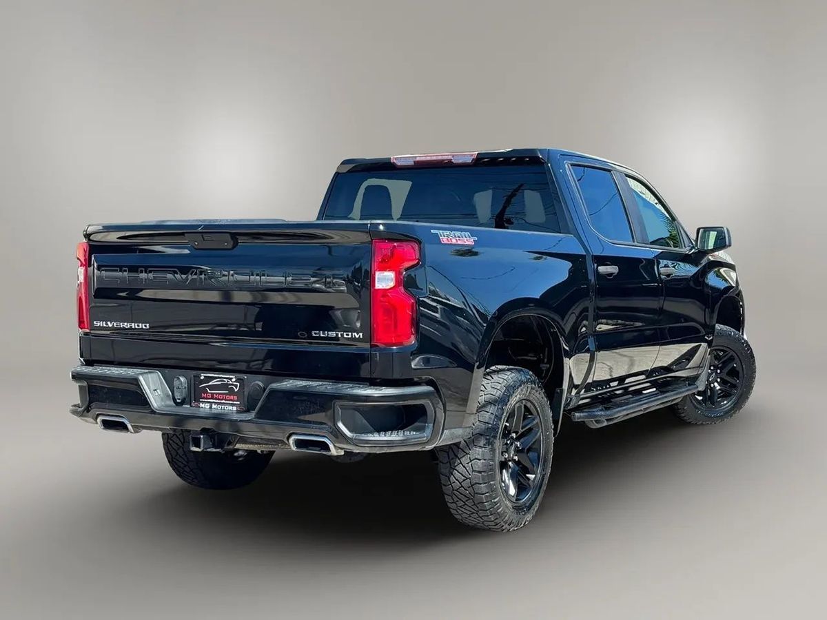 Photo 15 of this Chevrolet Silverado 1500