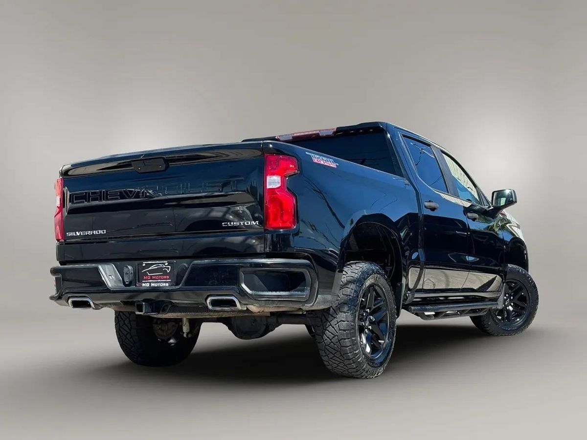 Photo 16 of this Chevrolet Silverado 1500