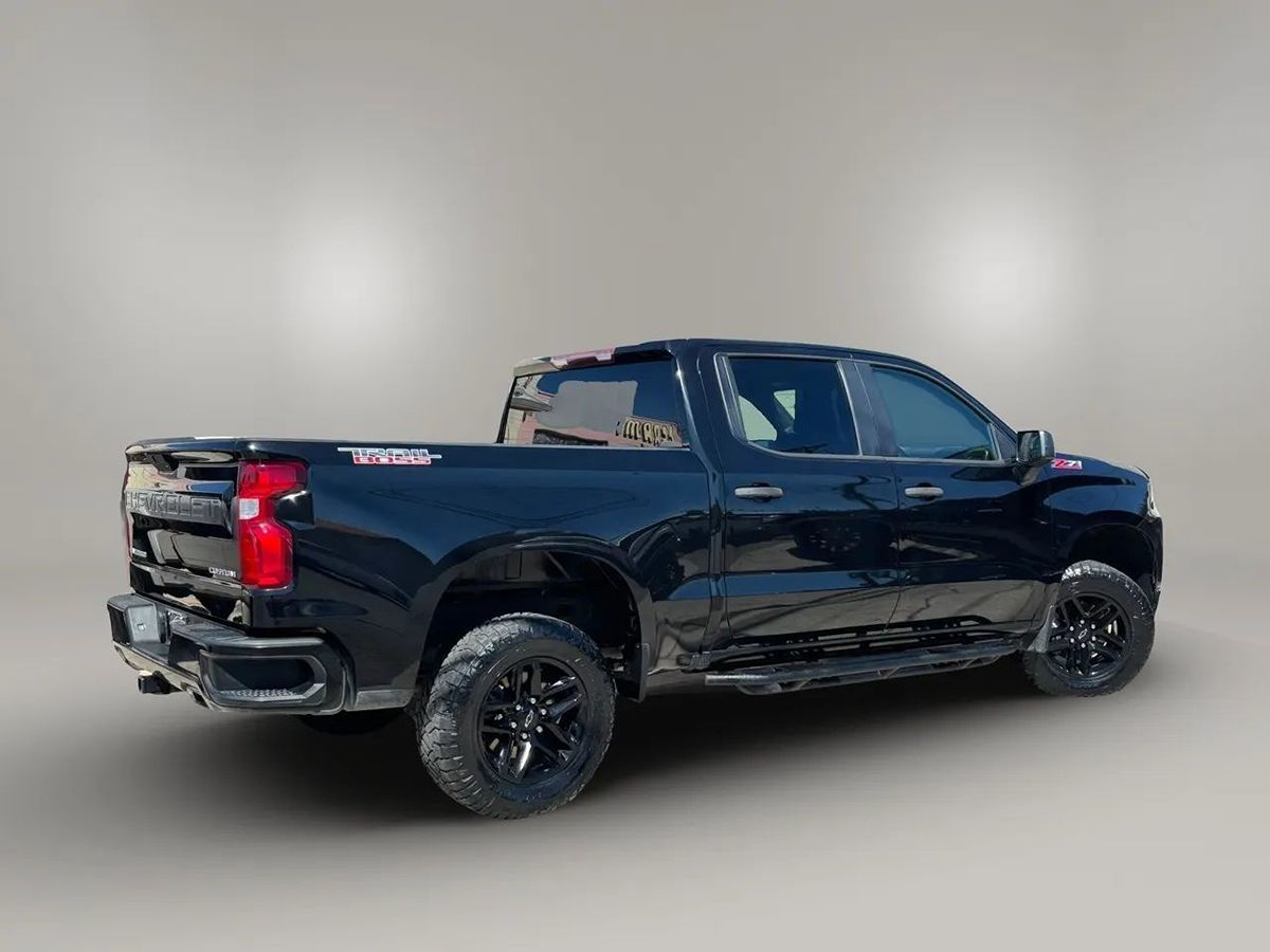 Photo 17 of this Chevrolet Silverado 1500