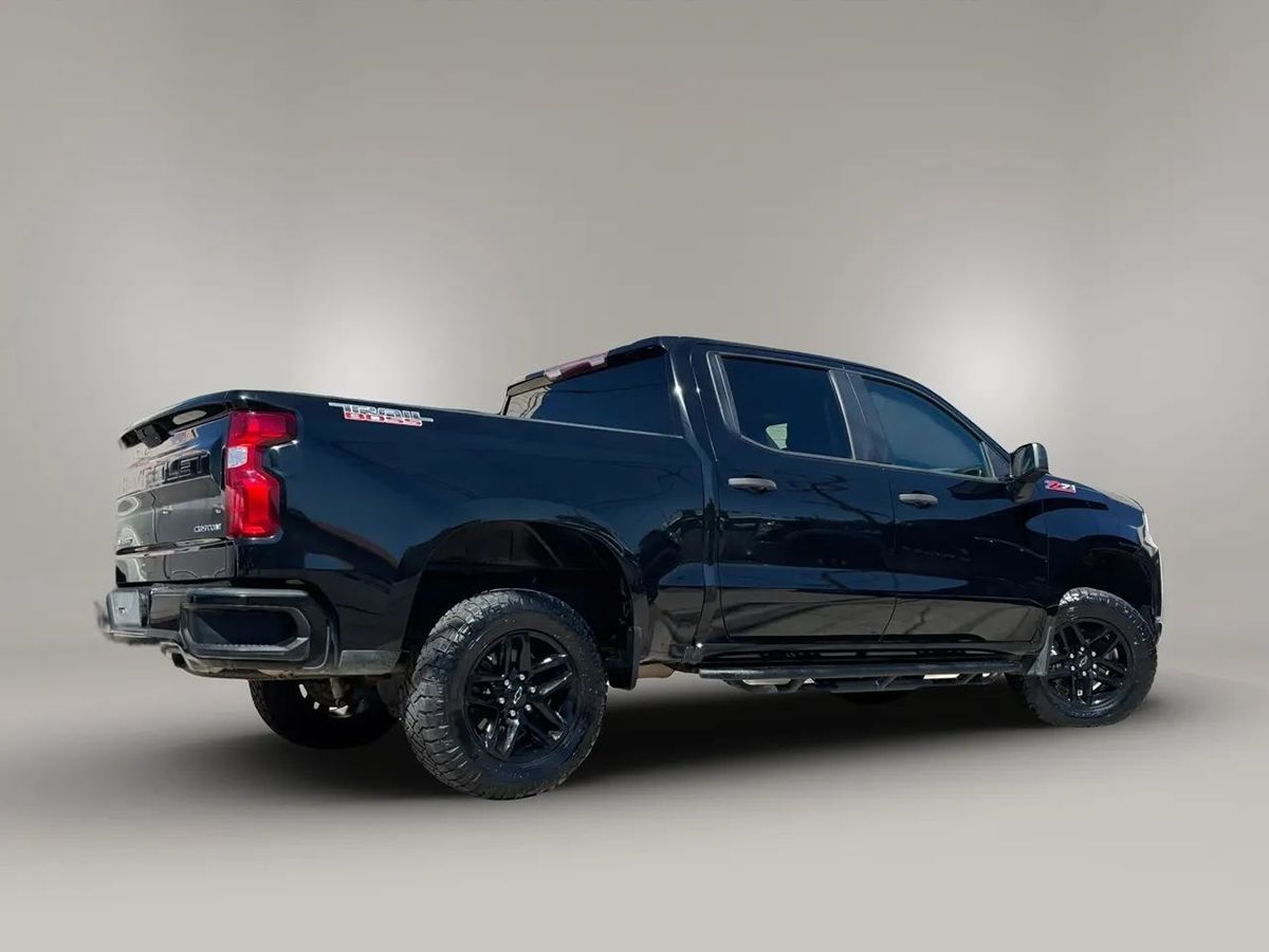 Photo 18 of this Chevrolet Silverado 1500