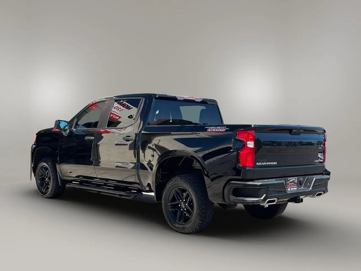 Photo 19 of this Chevrolet Silverado 1500