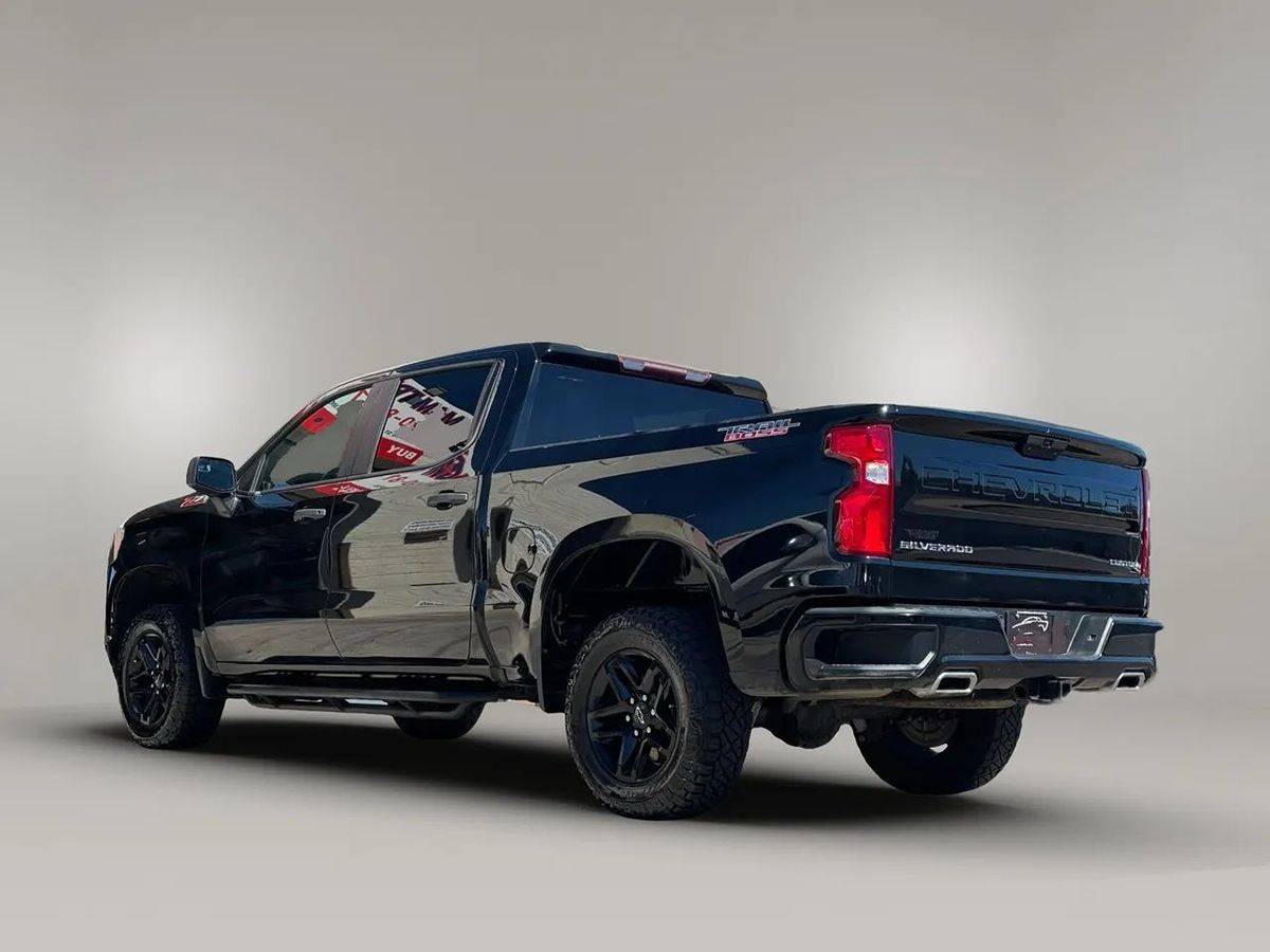 Photo 20 of this Chevrolet Silverado 1500