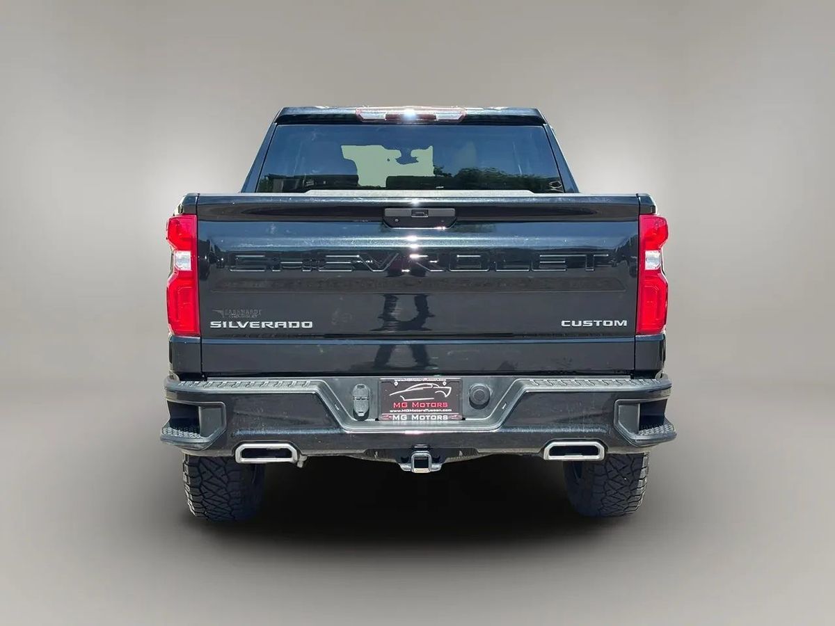 Photo 21 of this Chevrolet Silverado 1500