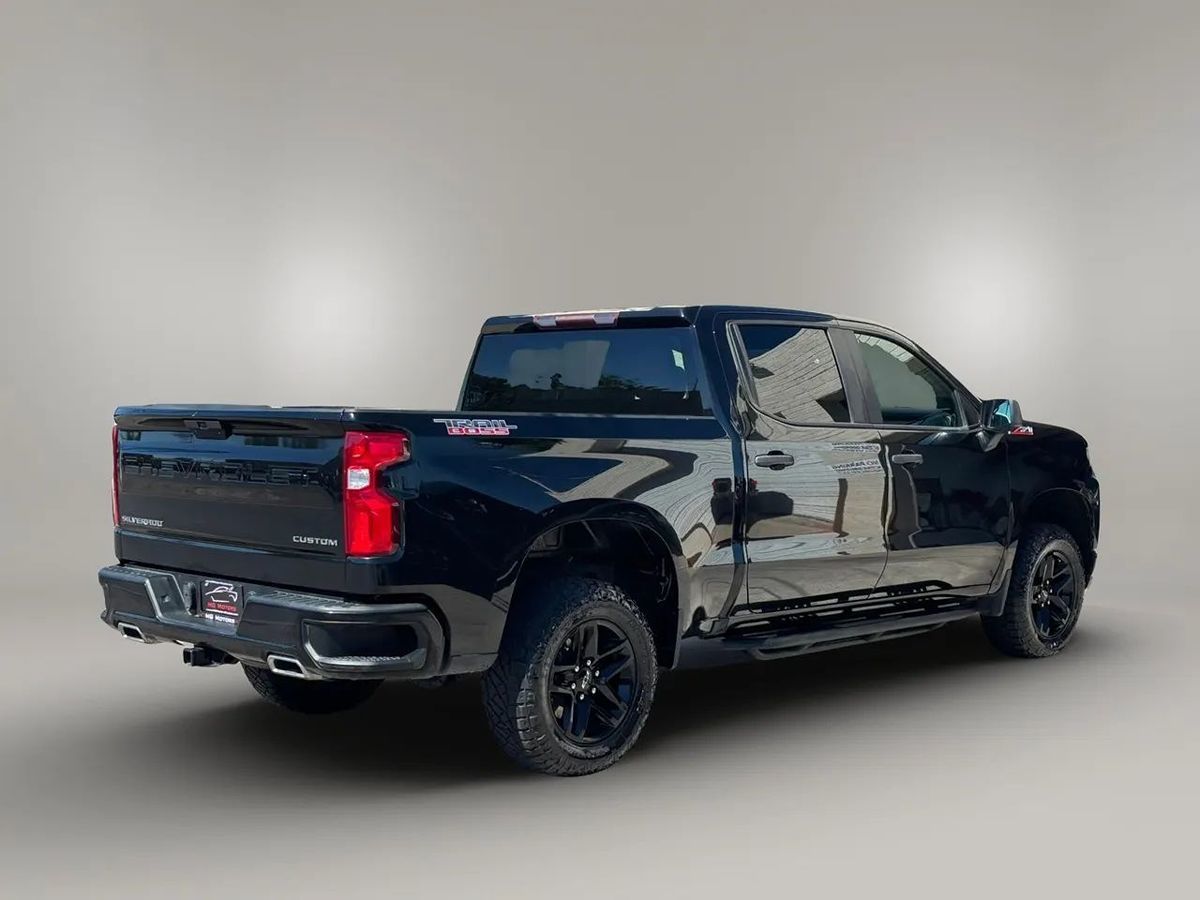 Photo 23 of this Chevrolet Silverado 1500
