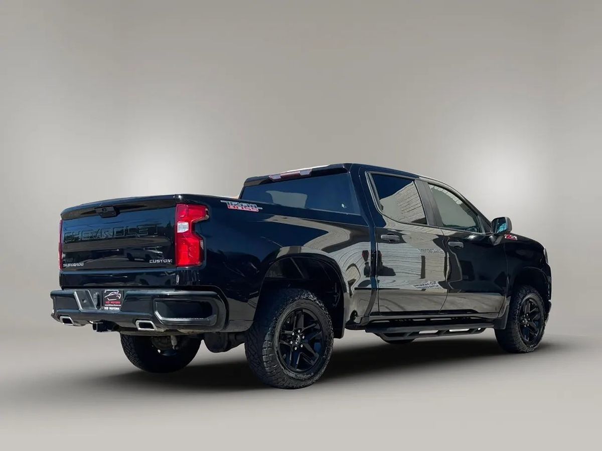 Photo 24 of this Chevrolet Silverado 1500