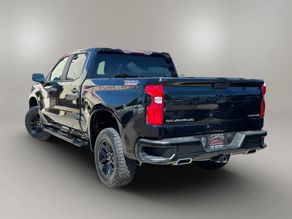 Photo 25 of this Chevrolet Silverado 1500