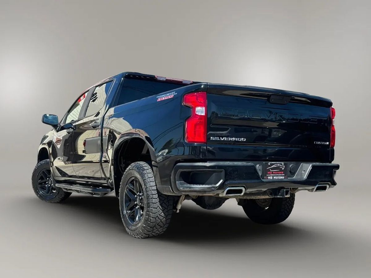 Photo 26 of this Chevrolet Silverado 1500
