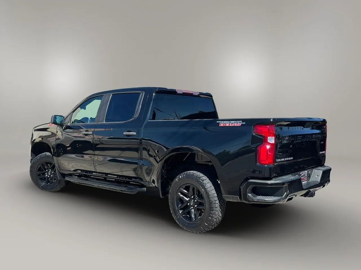 Photo 27 of this Chevrolet Silverado 1500