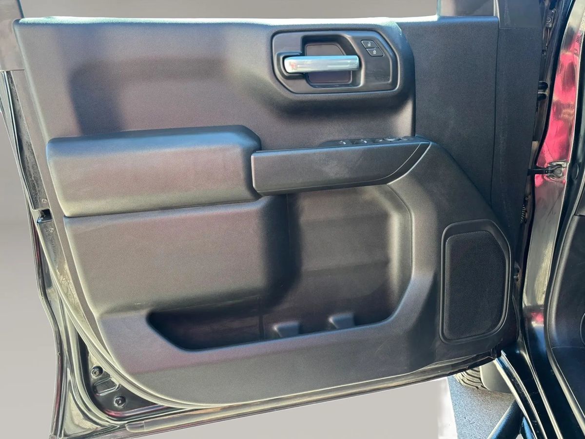 Photo 29 of this Chevrolet Silverado 1500