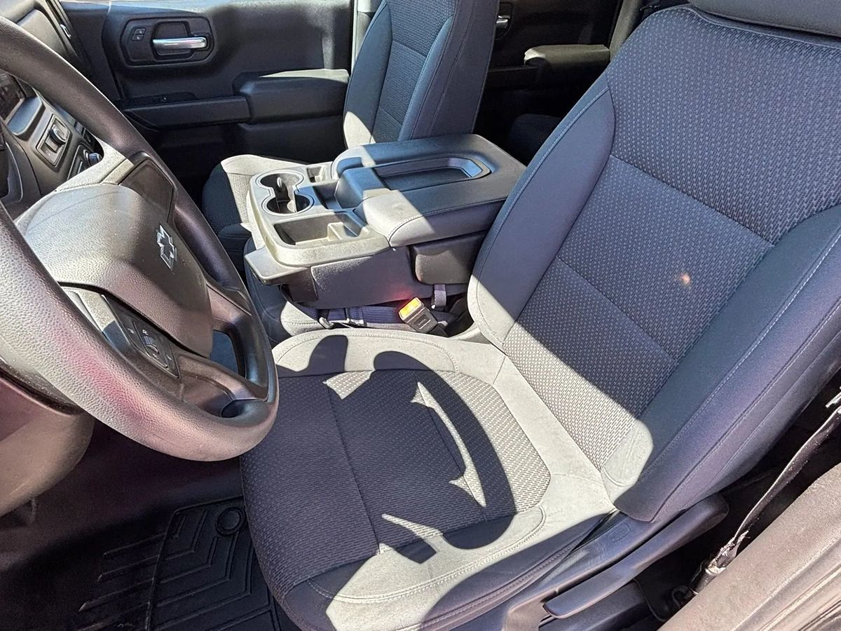 Photo 31 of this Chevrolet Silverado 1500