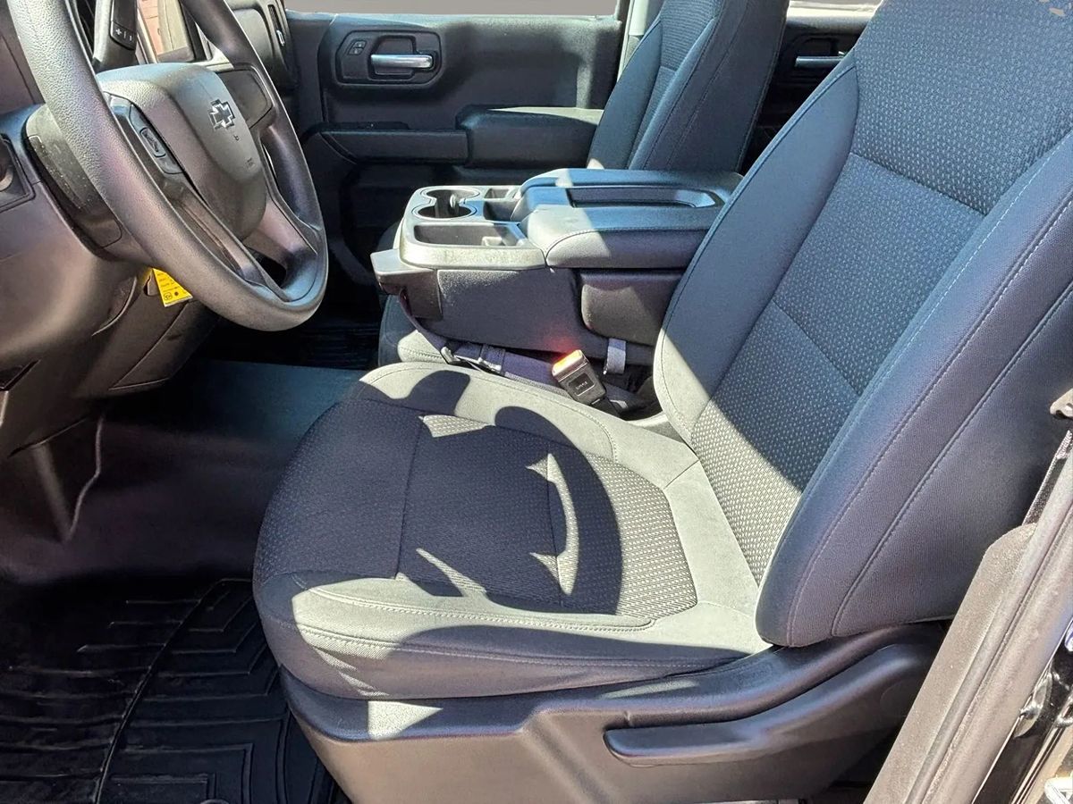 Photo 32 of this Chevrolet Silverado 1500