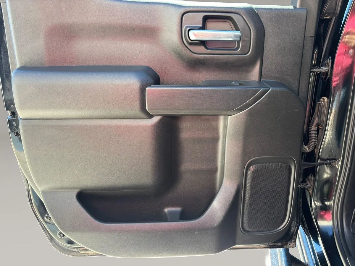 Photo 33 of this Chevrolet Silverado 1500